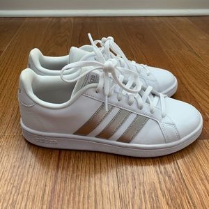 Adidas tennis shoes. Grand Court Shoe
